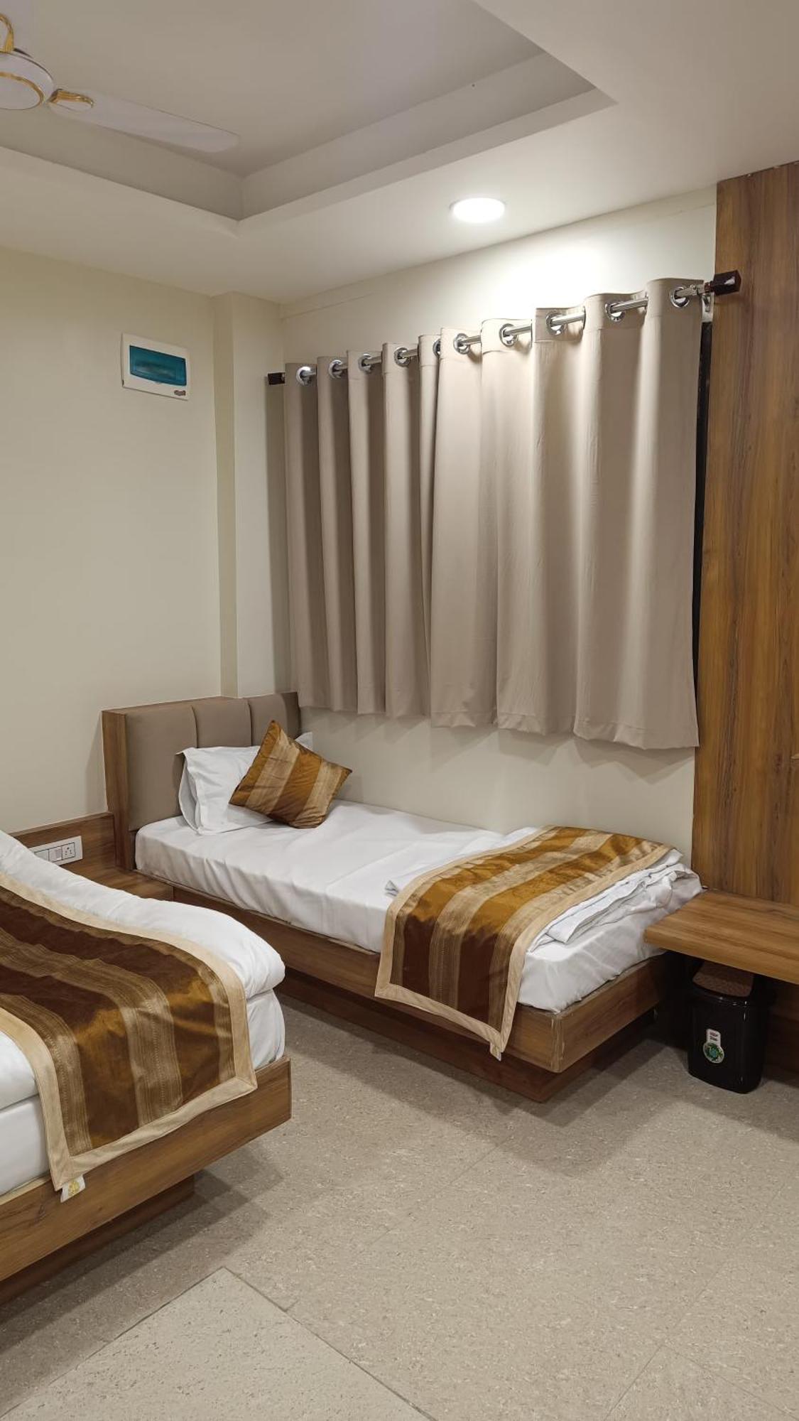 Shree Shyamraj Hotel Ujjain Ngoại thất bức ảnh