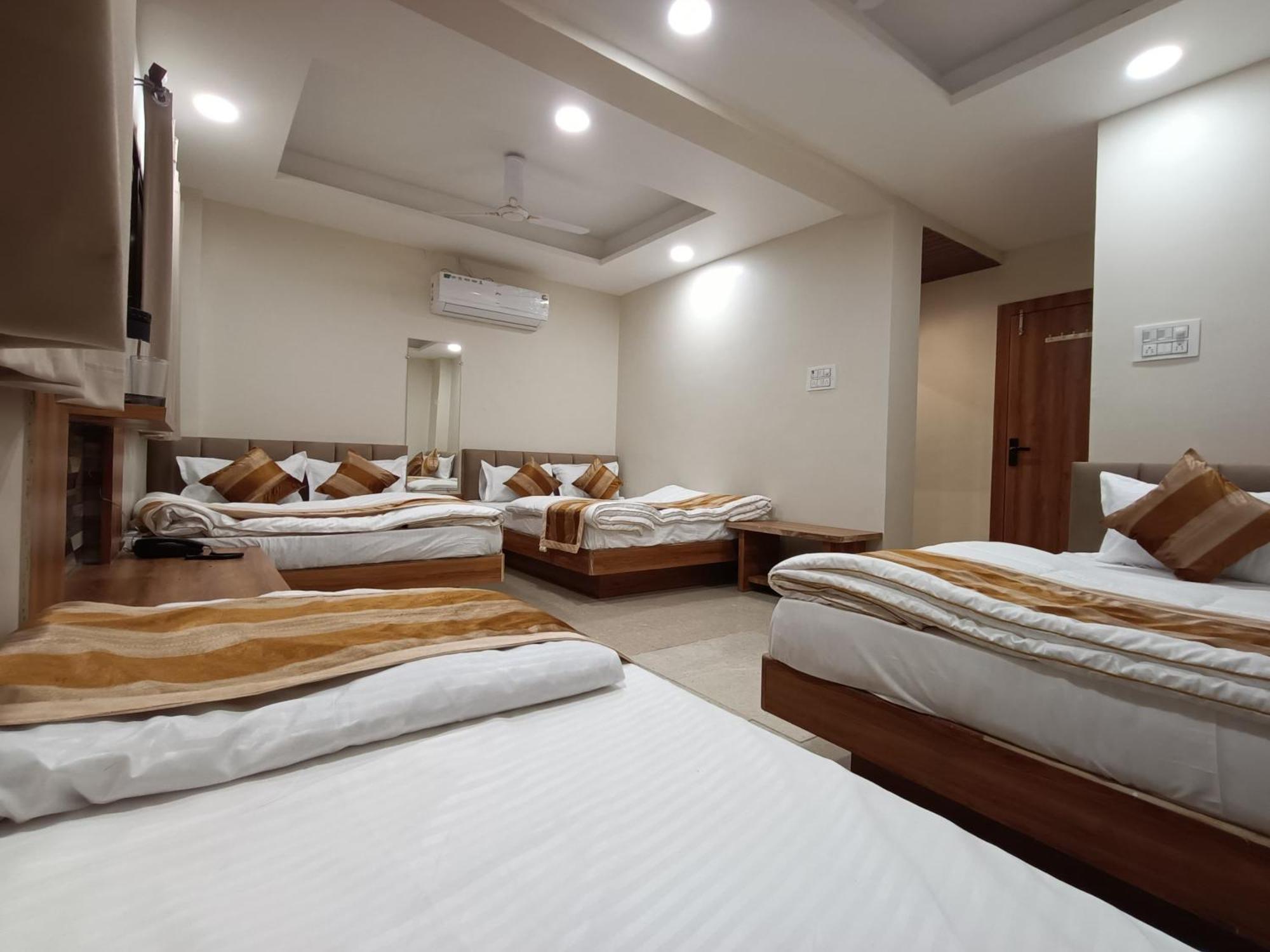 Shree Shyamraj Hotel Ujjain Ngoại thất bức ảnh