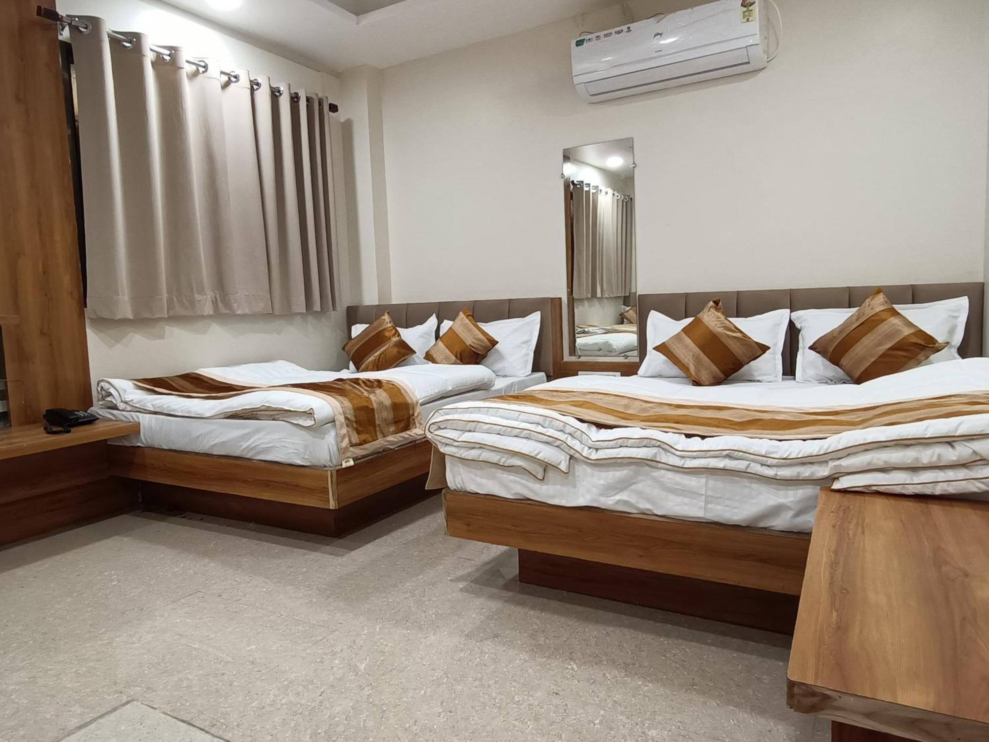 Shree Shyamraj Hotel Ujjain Ngoại thất bức ảnh