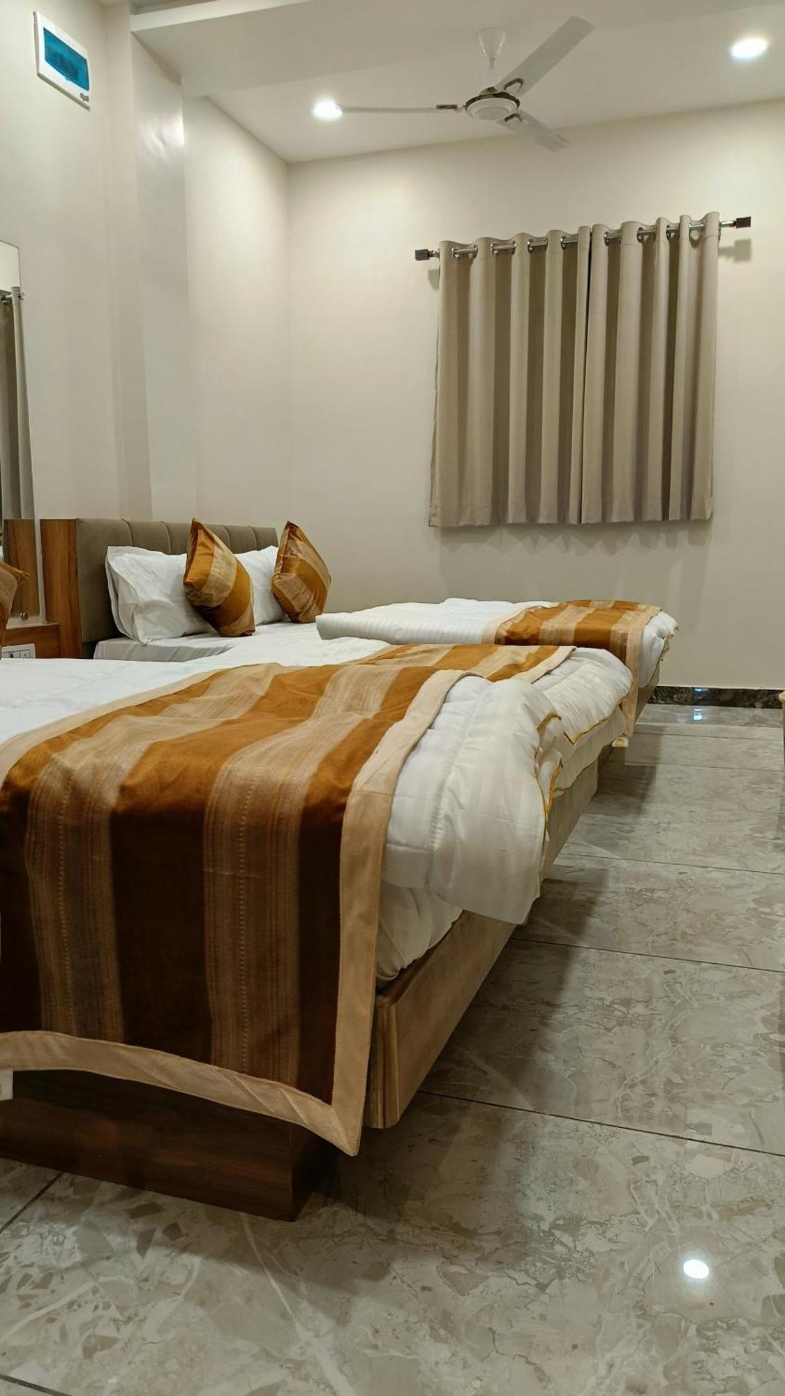 Shree Shyamraj Hotel Ujjain Ngoại thất bức ảnh
