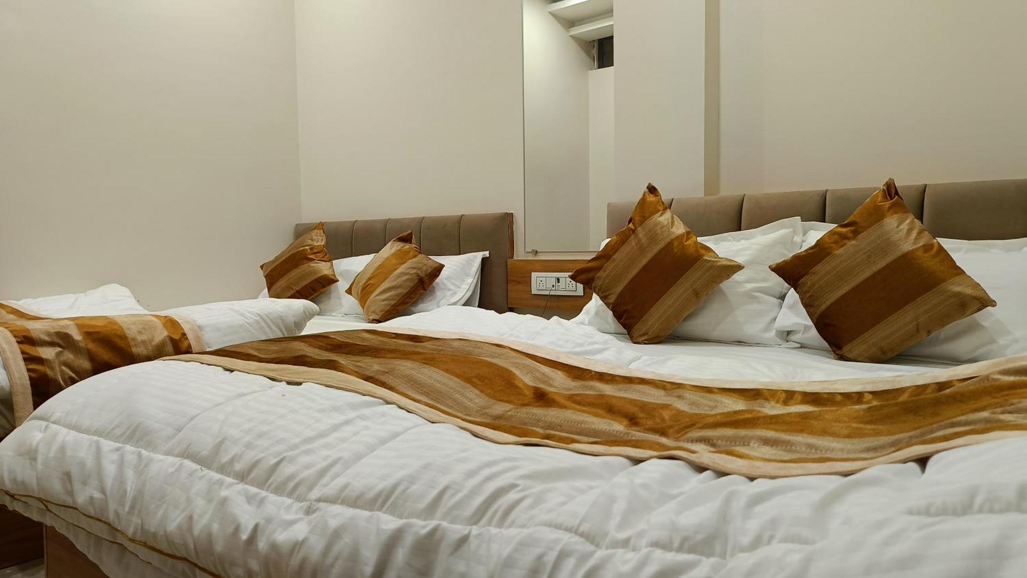 Shree Shyamraj Hotel Ujjain Ngoại thất bức ảnh
