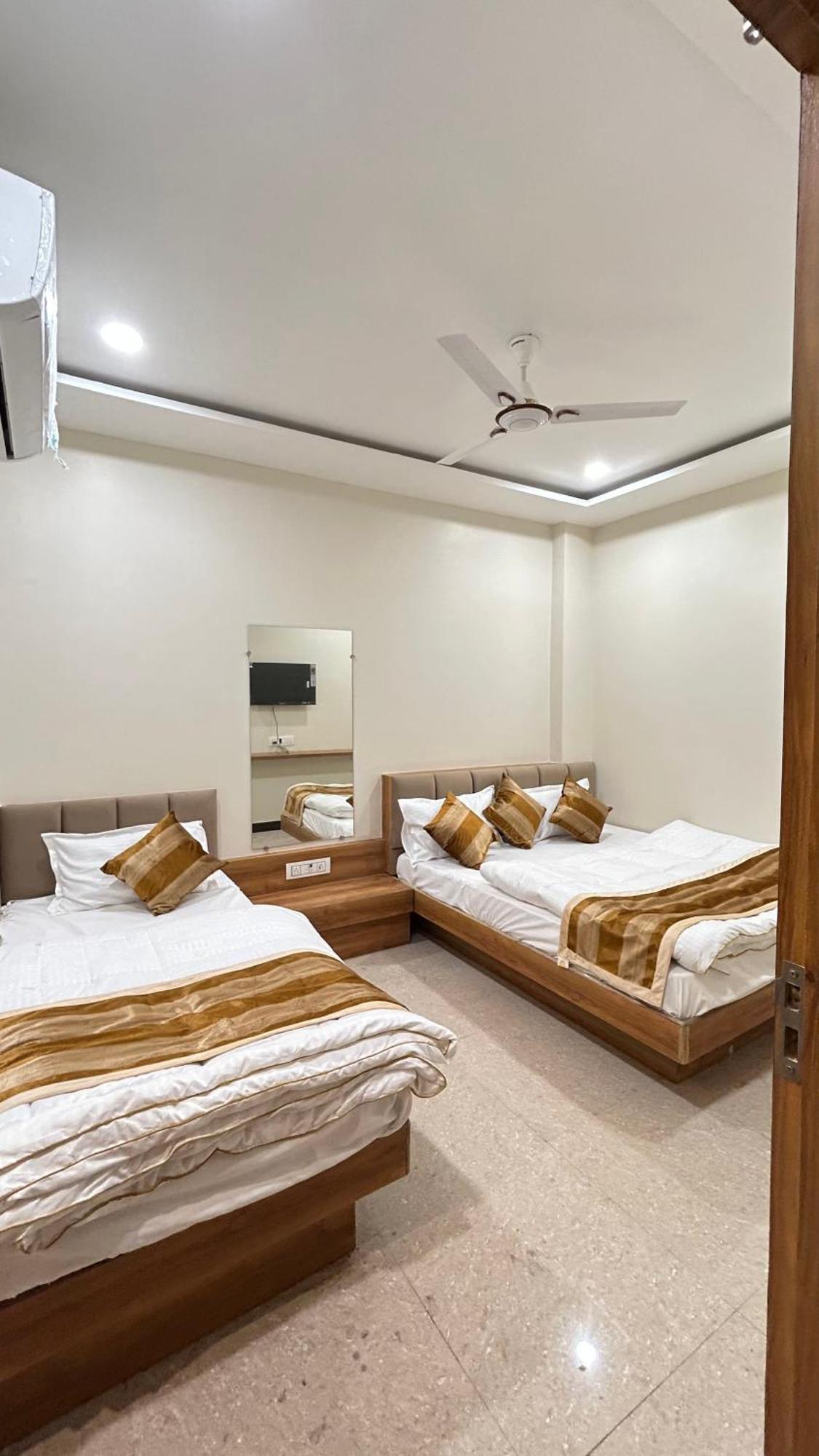 Shree Shyamraj Hotel Ujjain Ngoại thất bức ảnh