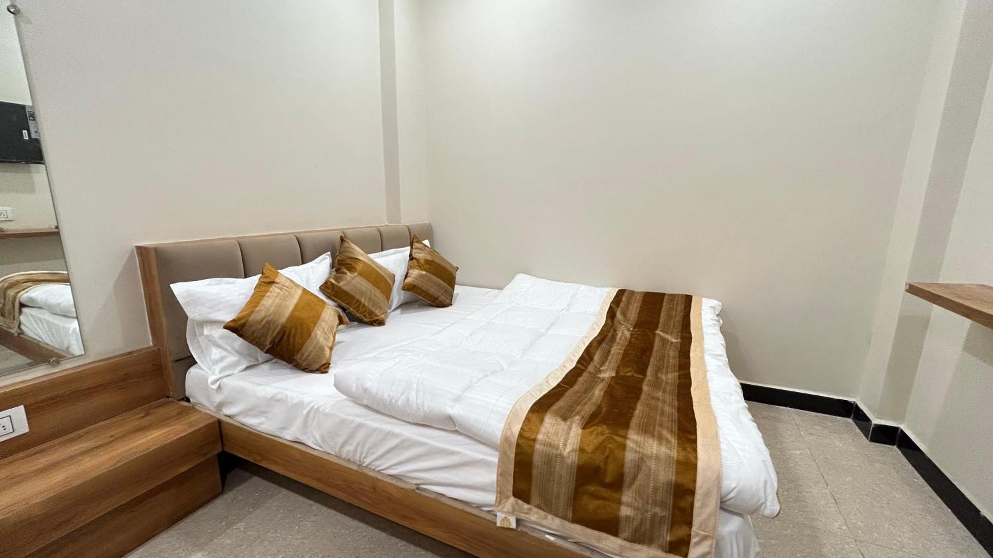 Shree Shyamraj Hotel Ujjain Ngoại thất bức ảnh