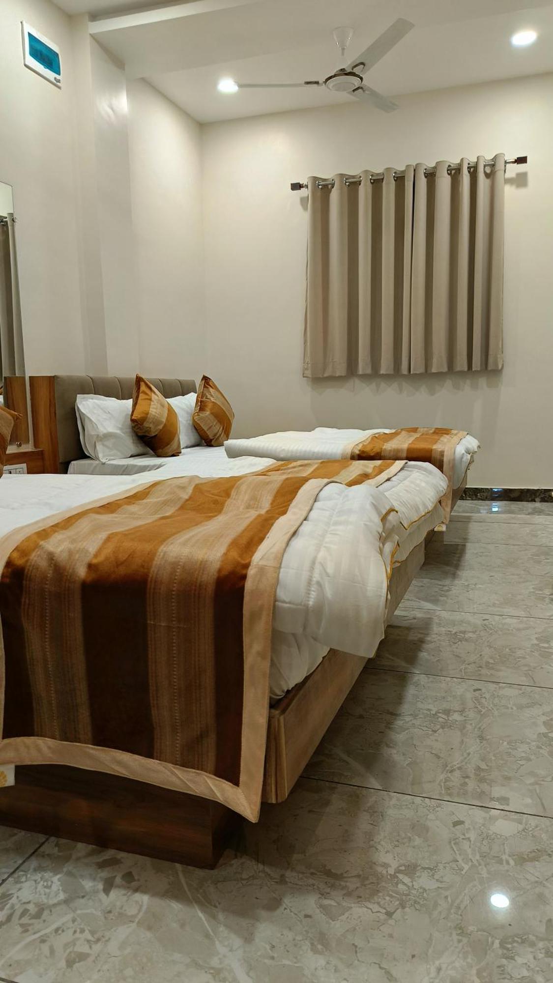 Shree Shyamraj Hotel Ujjain Ngoại thất bức ảnh