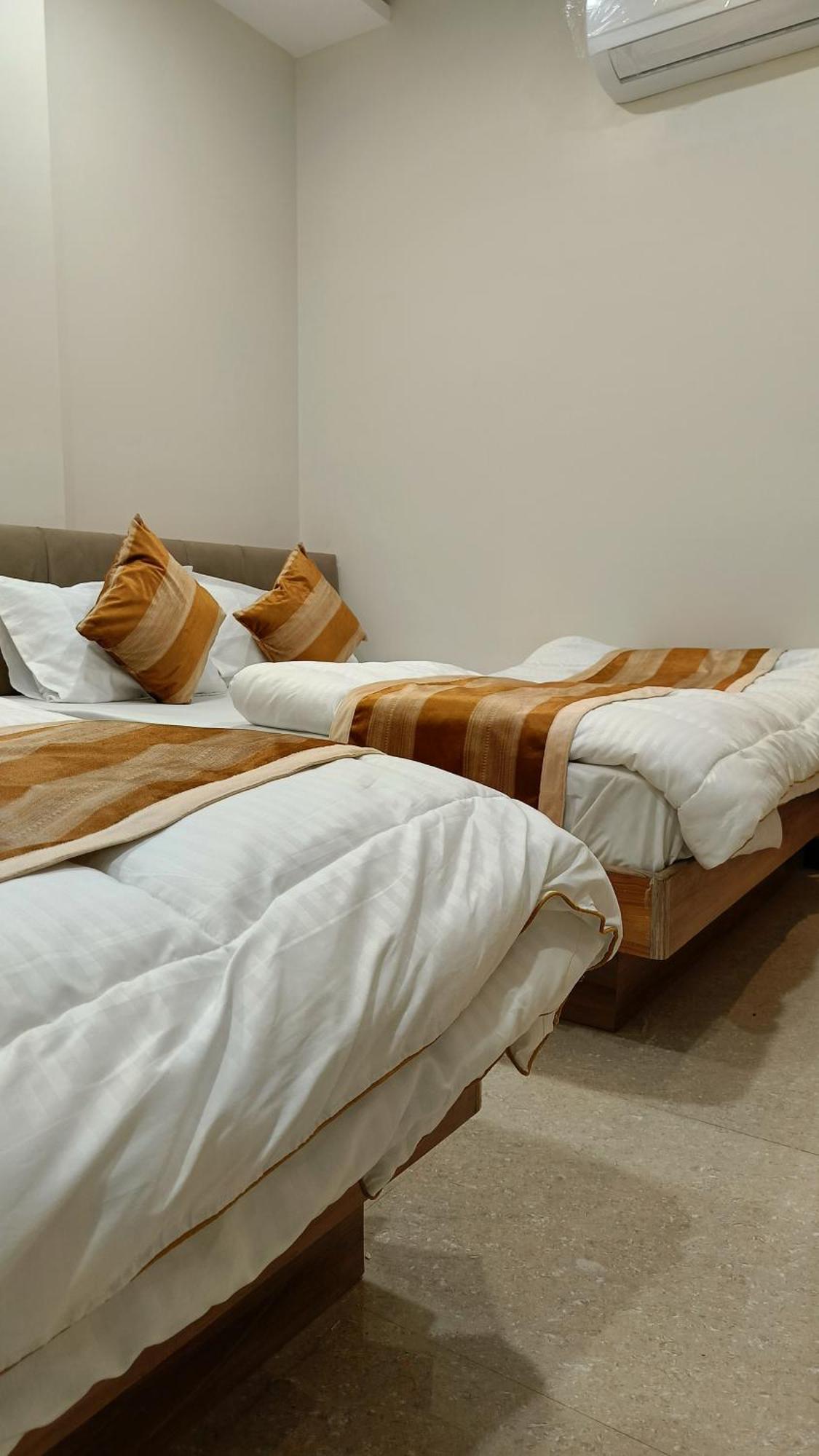 Shree Shyamraj Hotel Ujjain Ngoại thất bức ảnh