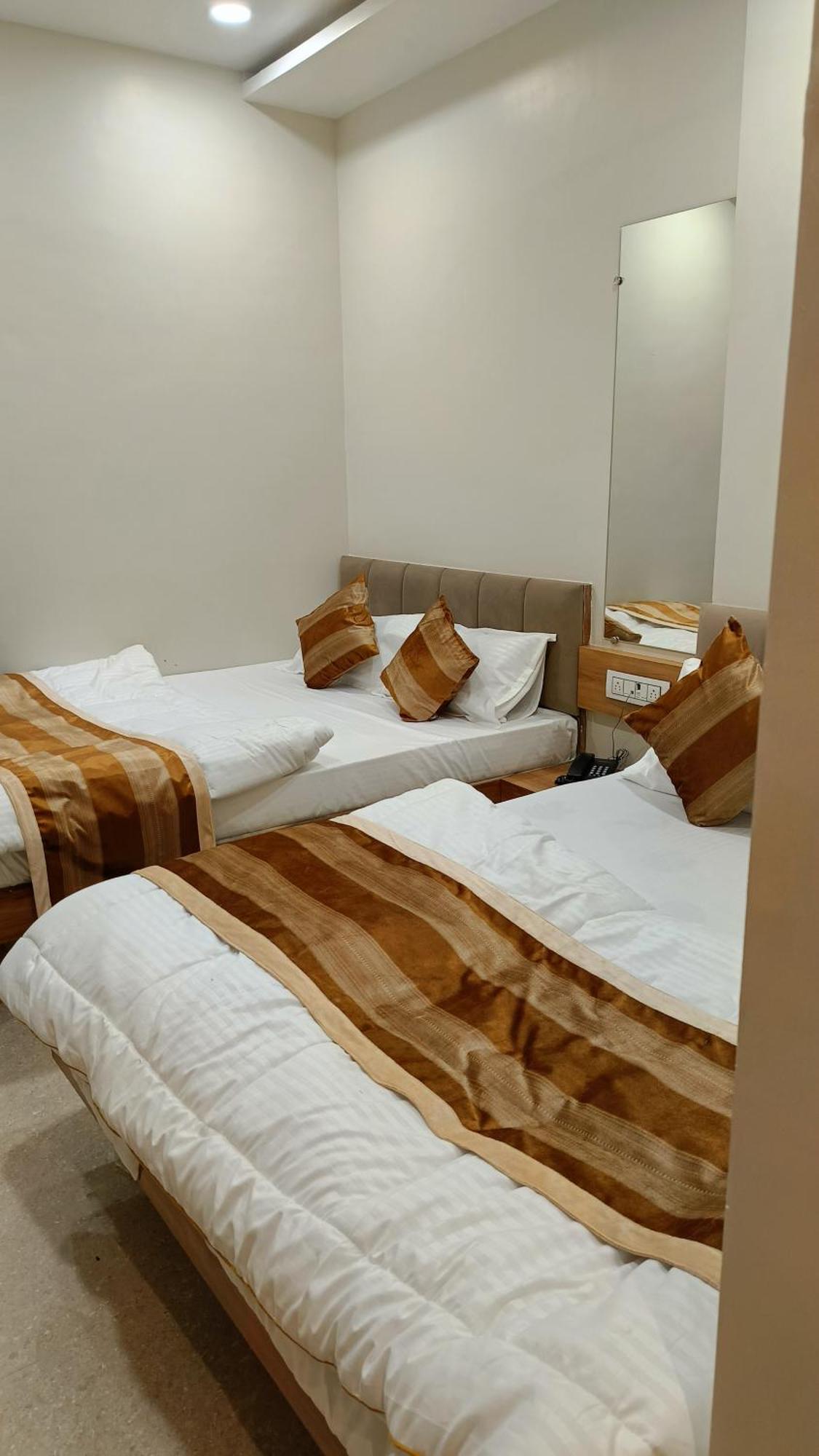 Shree Shyamraj Hotel Ujjain Ngoại thất bức ảnh